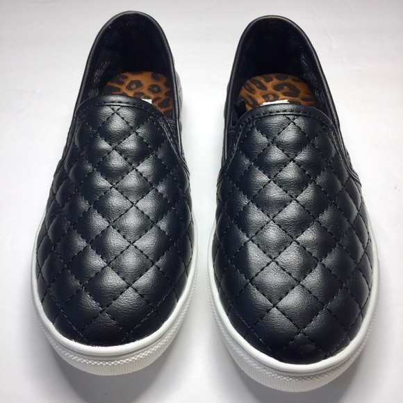 Steve Madden | slip-on silhouette Casual Sneakers - Picture 3 of 8